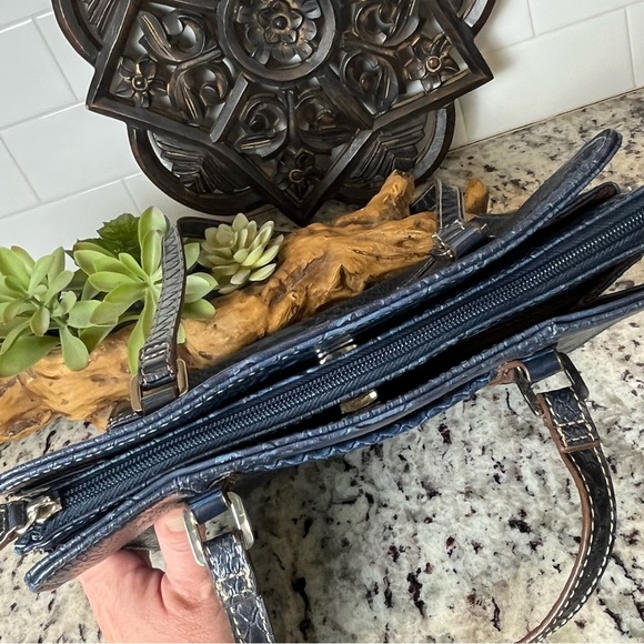 Liz Claiborne Embossed Croc Shoulder Bag - Picture 5 of 10